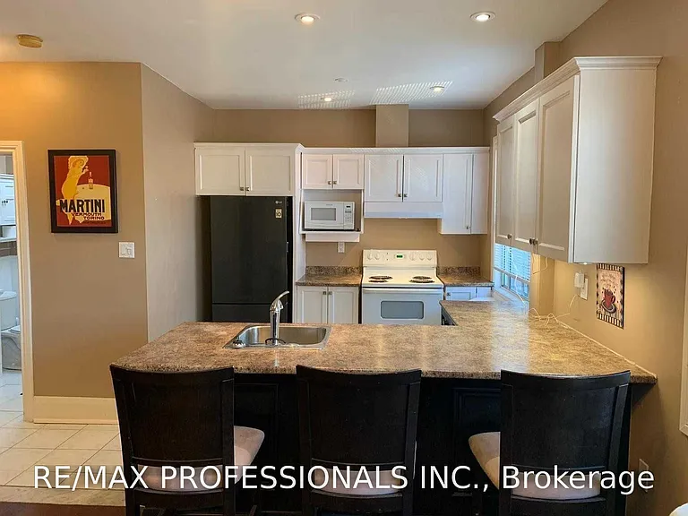 1 Primrose Ave #3 — Photo 3