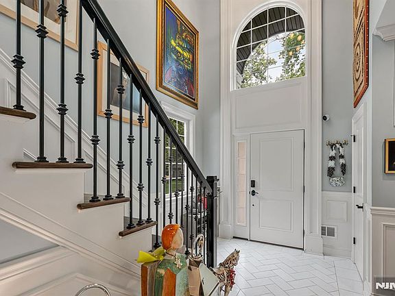 4th image of 52 Bliss Ave