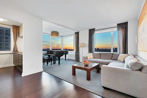 Sold by Compass | media 21