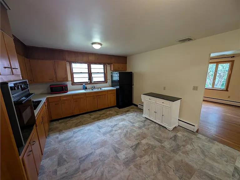 943 Moravia St — Photo 5