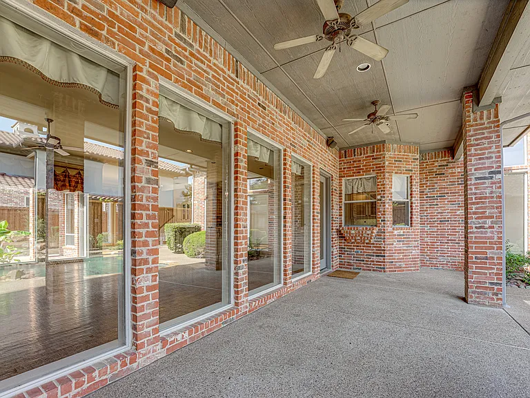5004 Castle Creek Ct — Photo 37