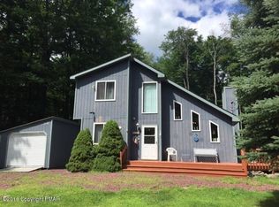 1023 Mountain Dr, Newfoundland, PA 18445