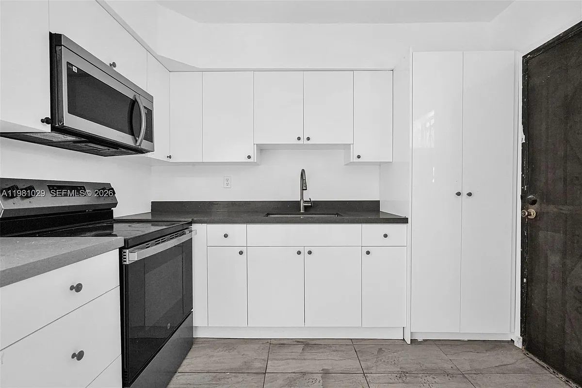 Building Photo - 14600 NE 14th Ave #1