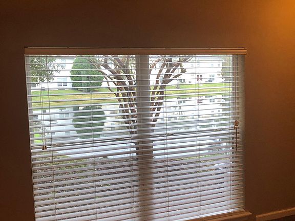 5th image of 609 Southbranch Dr