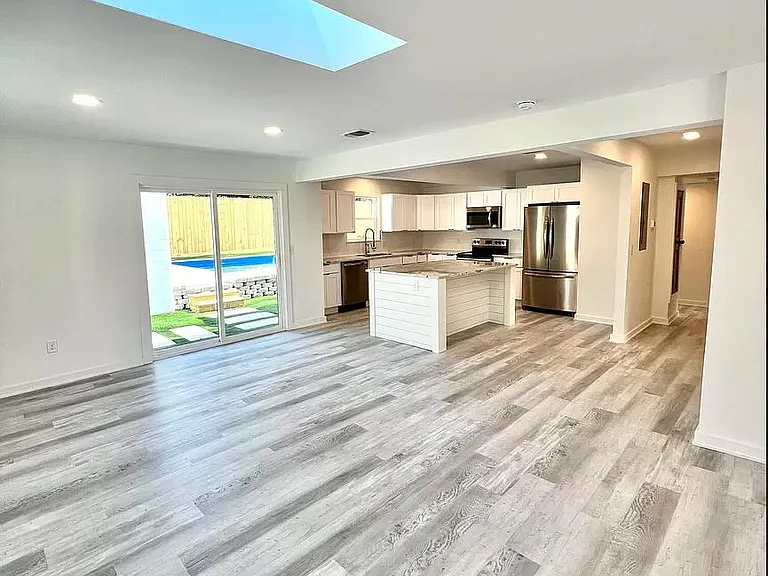 713 Cypress Dr — Photo 9