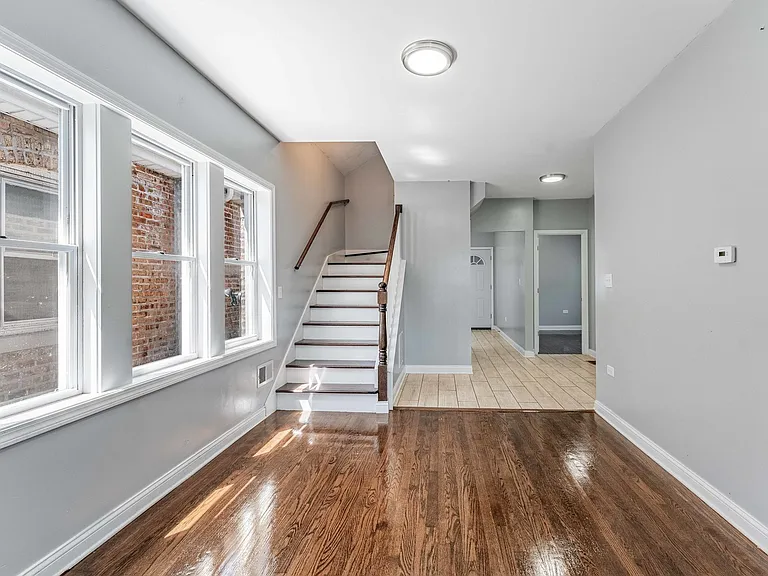 7008 S Oakley Ave — Photo 12