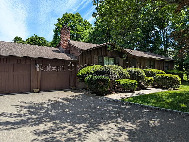 1040 Daniels Farm Rd — Photo 2