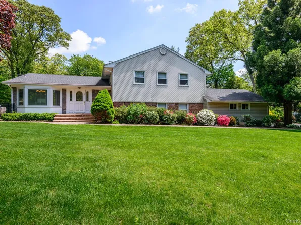 21 Kodiak Drive, Woodbury, NY 11797