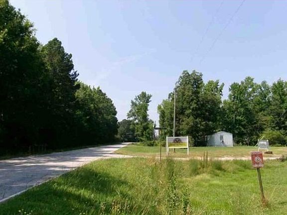 Exterior Neighborhood (street photo)