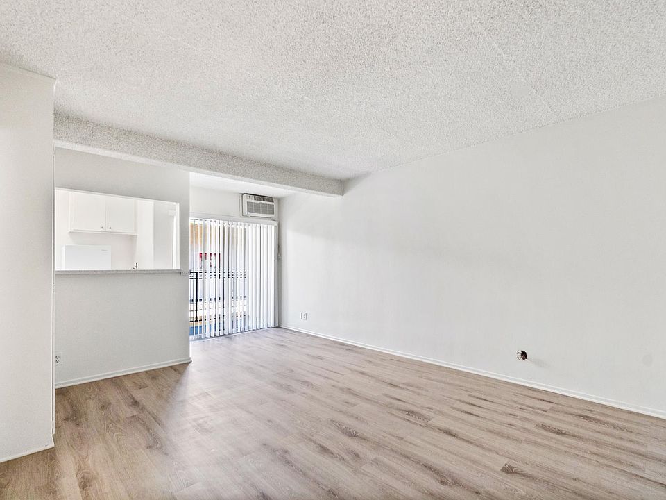 1st image of 950 S Gramercy Pl #25