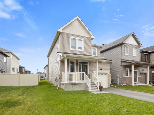 52 Eramosa Cres #1, Ottawa, ON K2T 0R3
