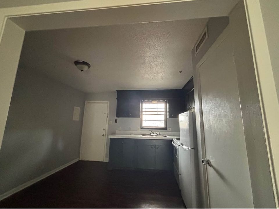 1st image of 3807 Spurgeon Dr Unit B