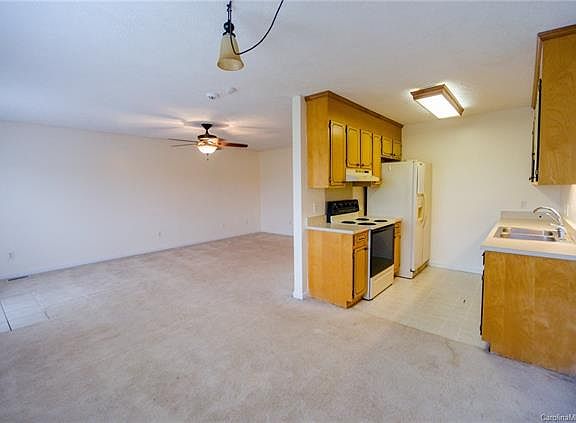 2nd image of 104 Farmview Ln