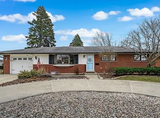 571 Dara James Rd, Des Plaines, IL