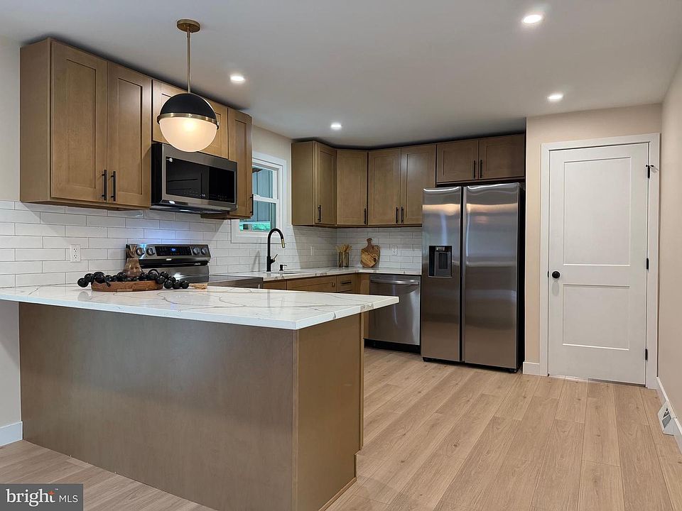 1st image of 1536 Park Dr