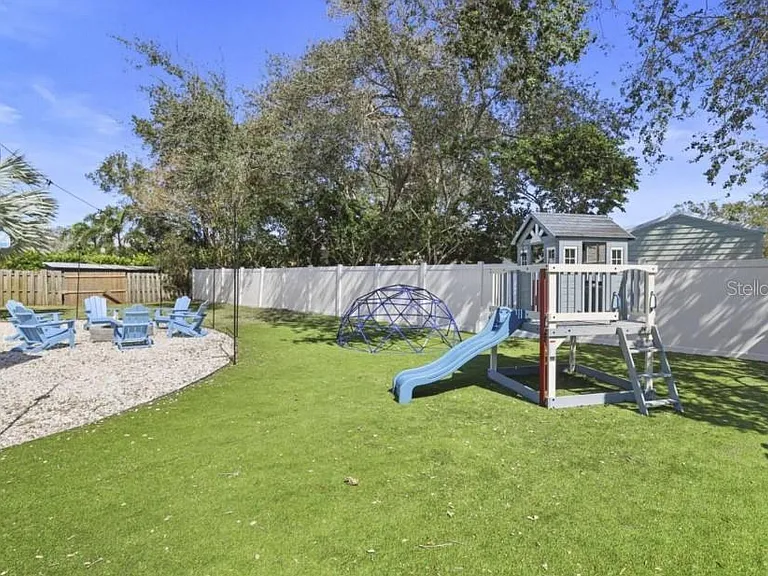 10075 W Bay St — Photo 21