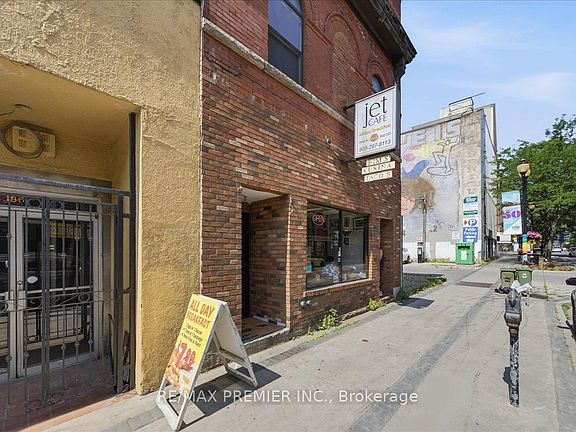 2nd image of 184 King St E