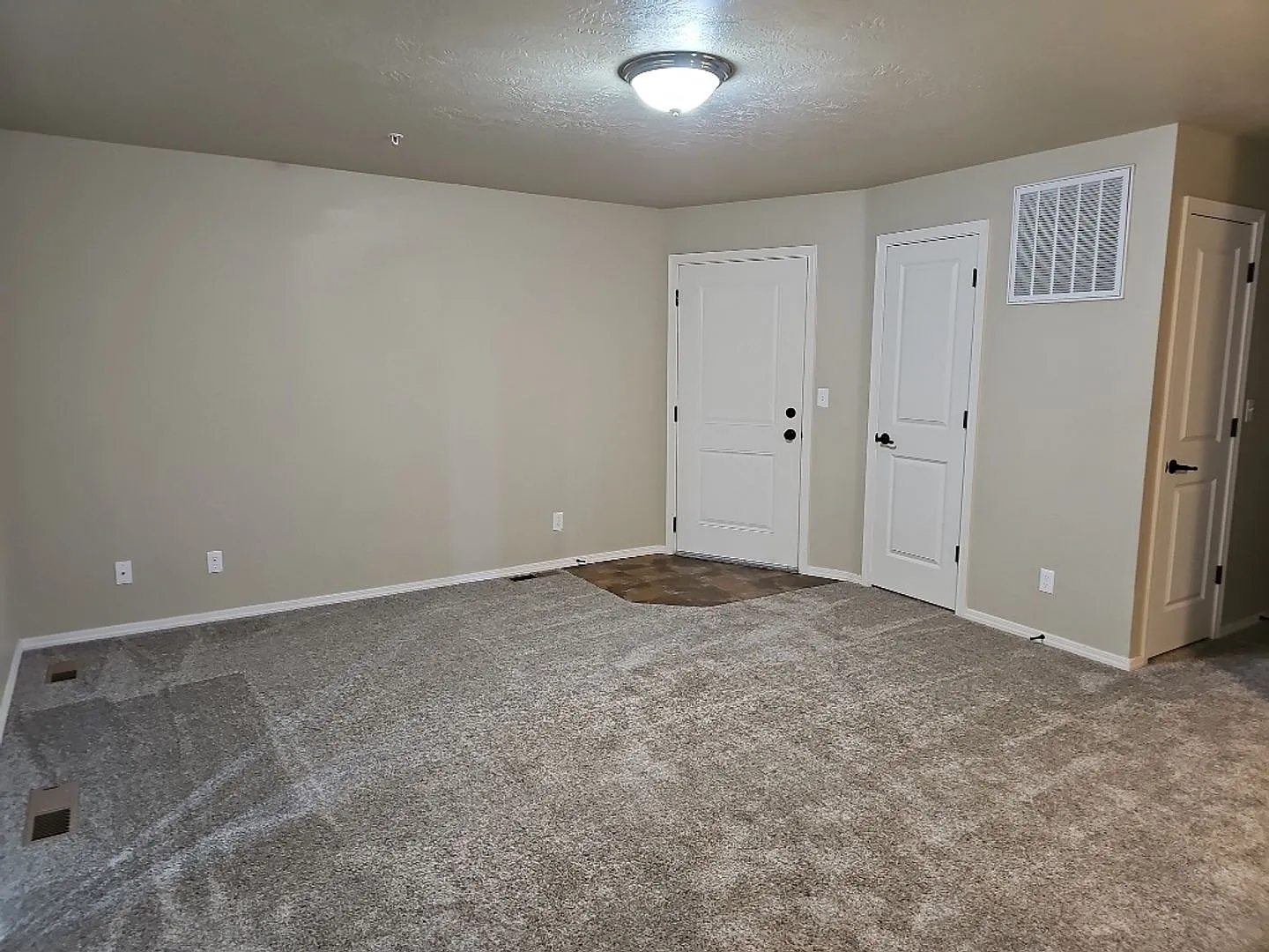 1521 W Alexandra — Photo 4