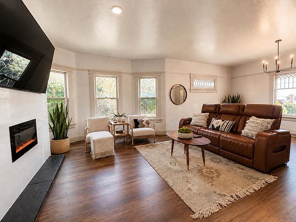 4th image of 1041 S Kaweah Avenue