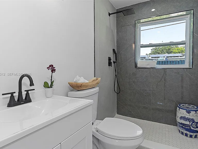1473 NE 30th Ct — Photo 23