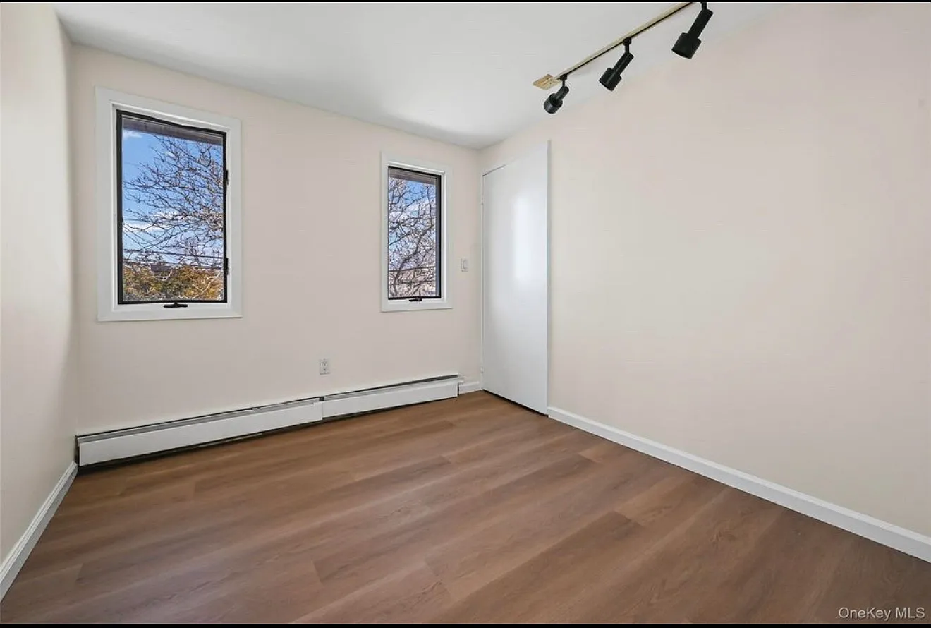 3 bed, 1100 sqft, $1,200 — Photo 1