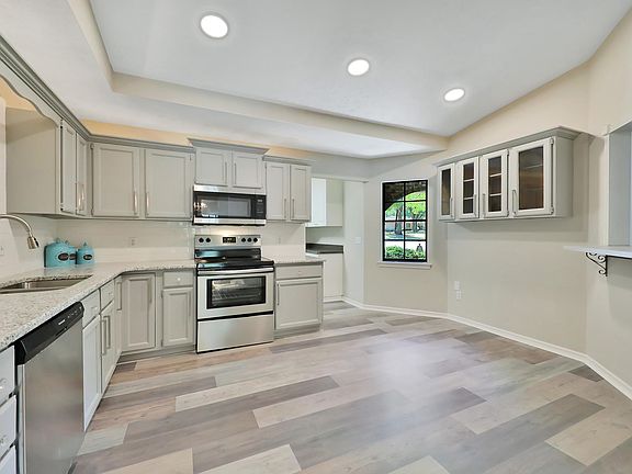 3rd image of 1081 Glenwood Trl