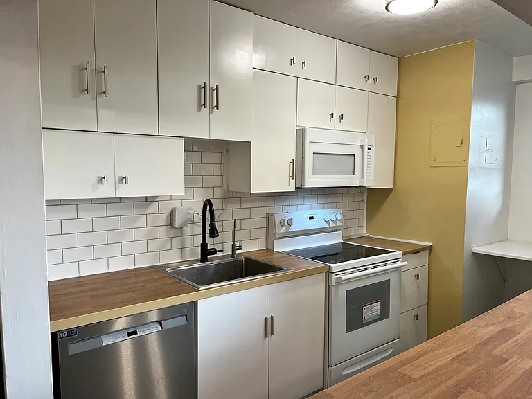 11720 Edgewater Dr #706 — Photo 3