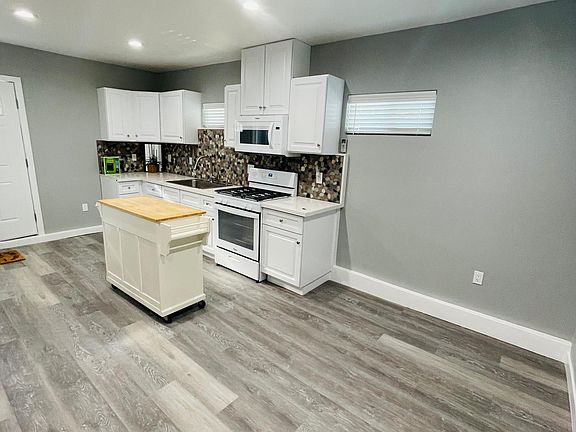 4th image of 619 W Avenida De La Merced #619