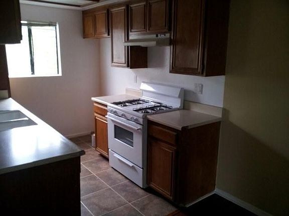 3rd image of 6202 Fulton Ave APT 202