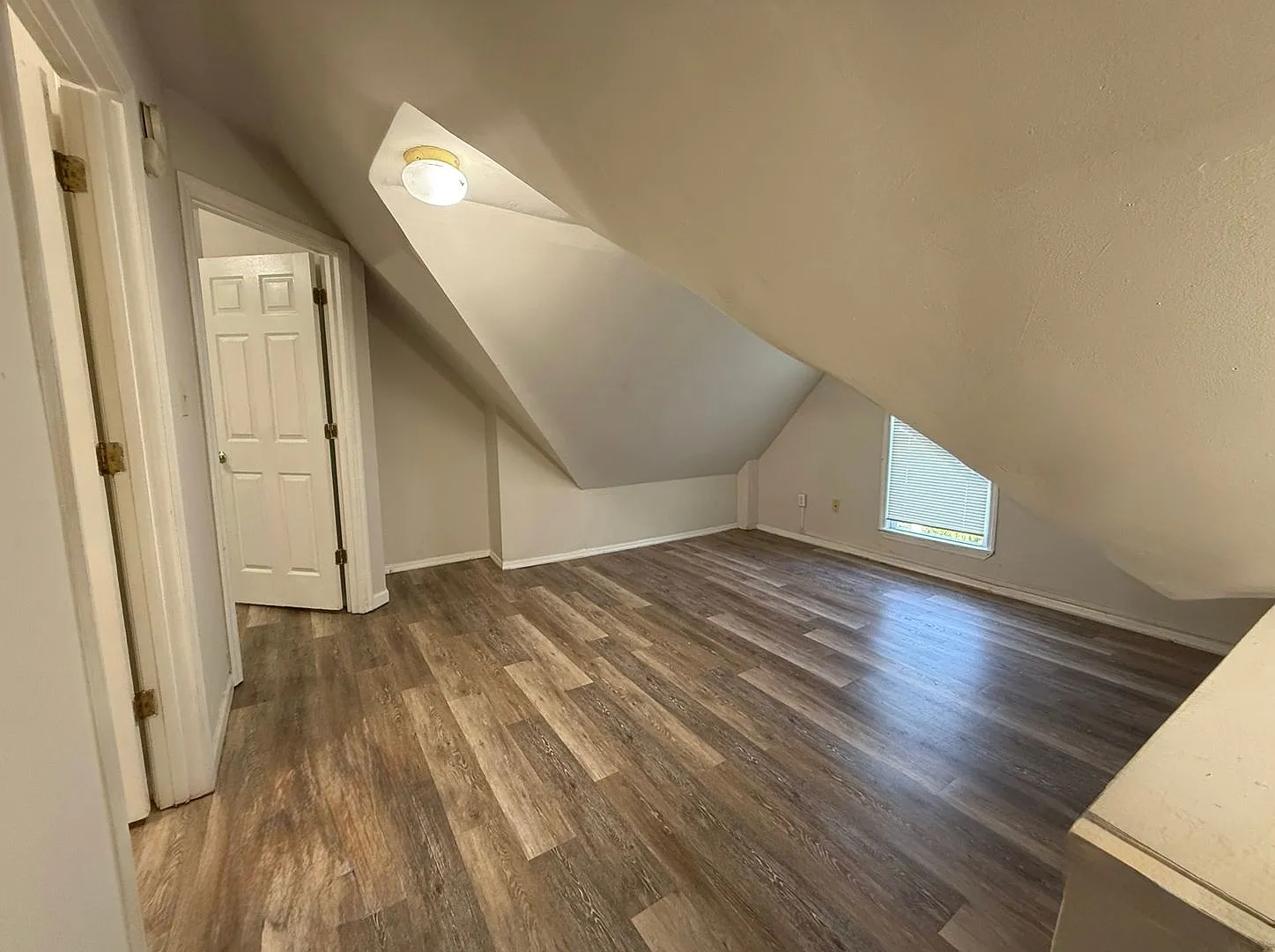 329-1 Lexington Ave 2 Bedroom Duplex with Bonus Room Available Fall 2027 — Photo 2