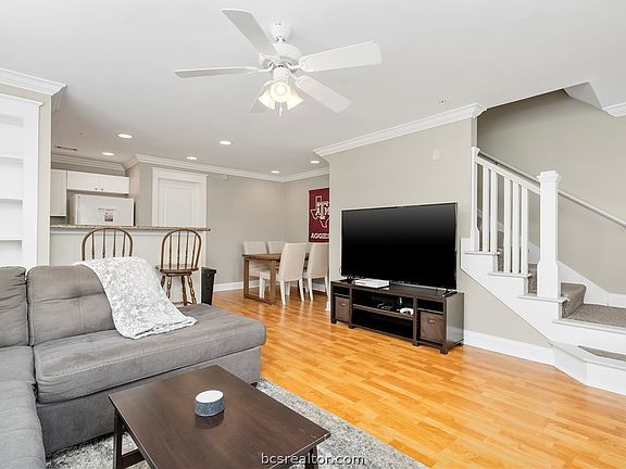 4th image of 1725 Harvey Mitchell Pkwy S #621