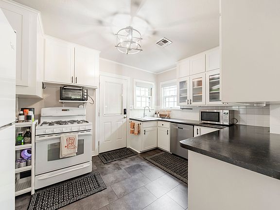 5th image of 920 NW 49th St
