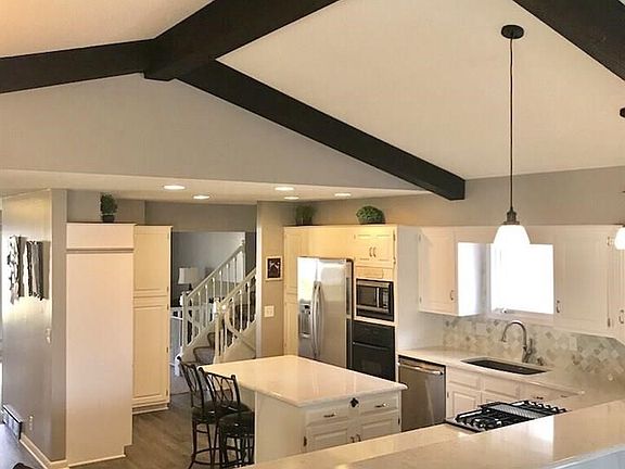 4th image of 621 Grey Fawn Dr