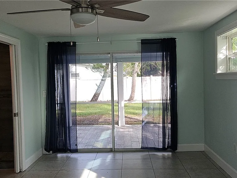 1626 Grace Ave — Photo 14