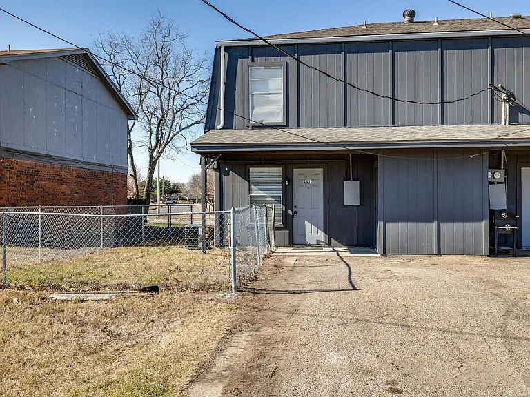 441 SW Thomas St #D — Photo 24