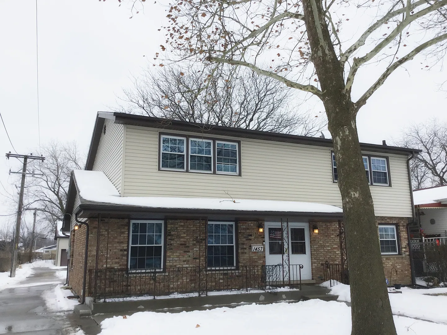 1457 Hirsch Ave photo 1