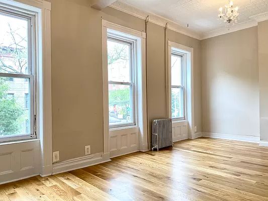 1st image of 431 Menahan St Floor 3