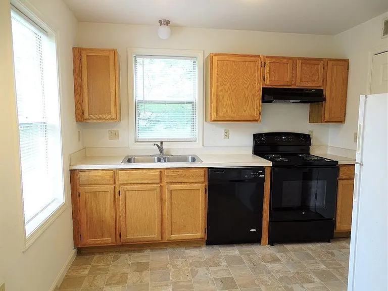28 Hilldale Dr — Photo 7