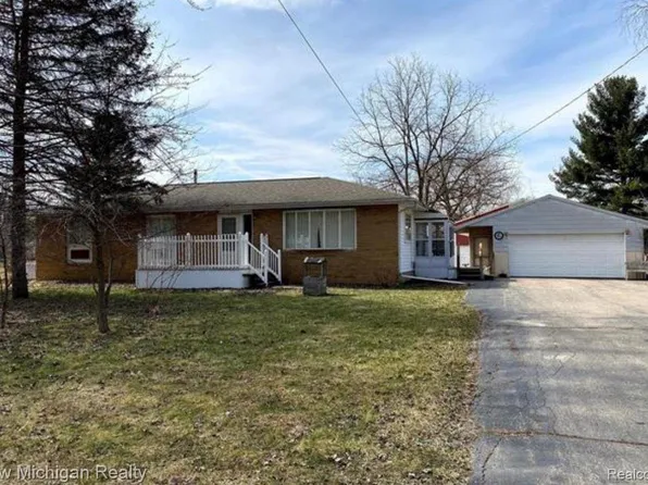 6437 N Belsay Rd, Flint, MI 48506