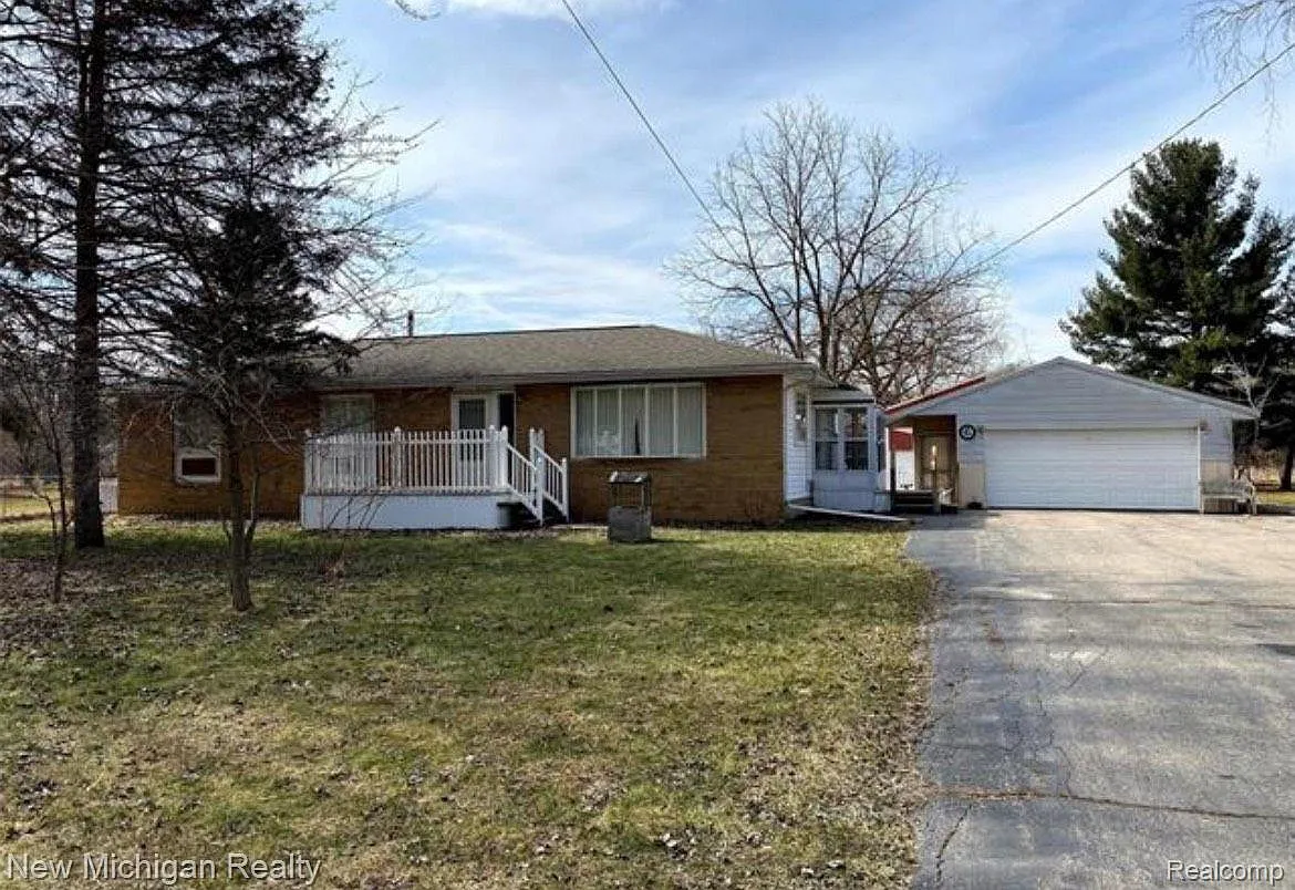 6437 N Belsay Rd photo 1