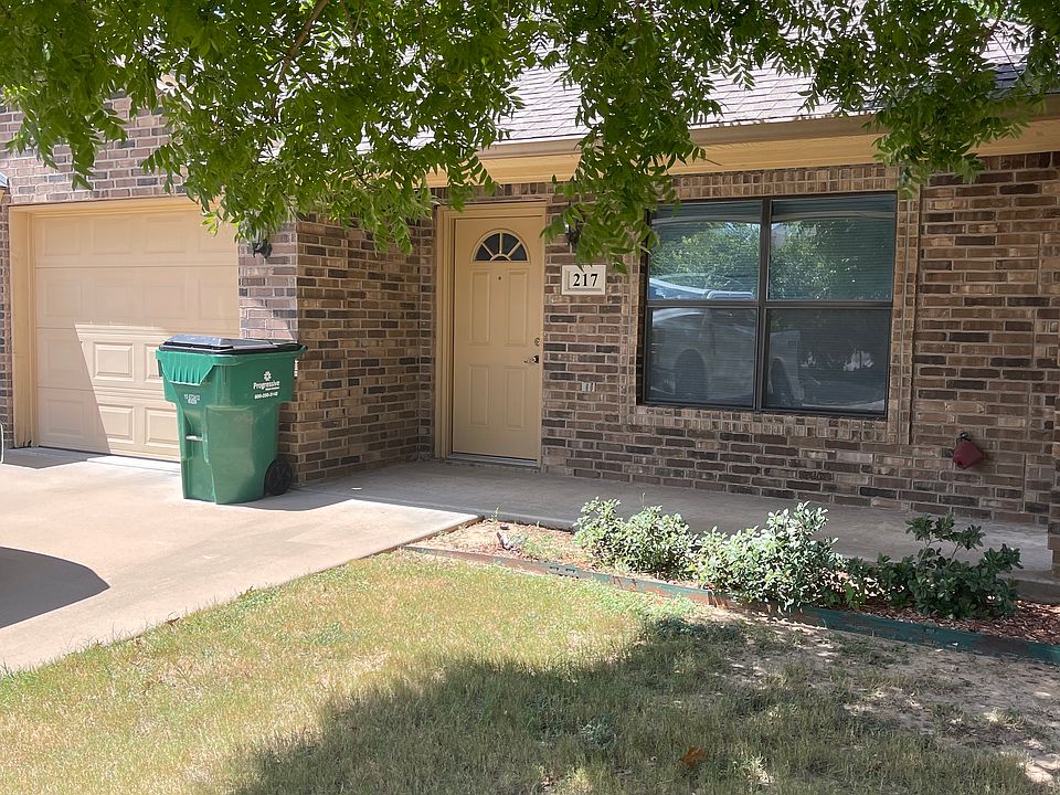 1st image of 217 Bluebonnet St