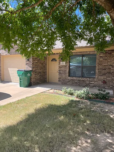 217 Bluebonnet St Photo 1