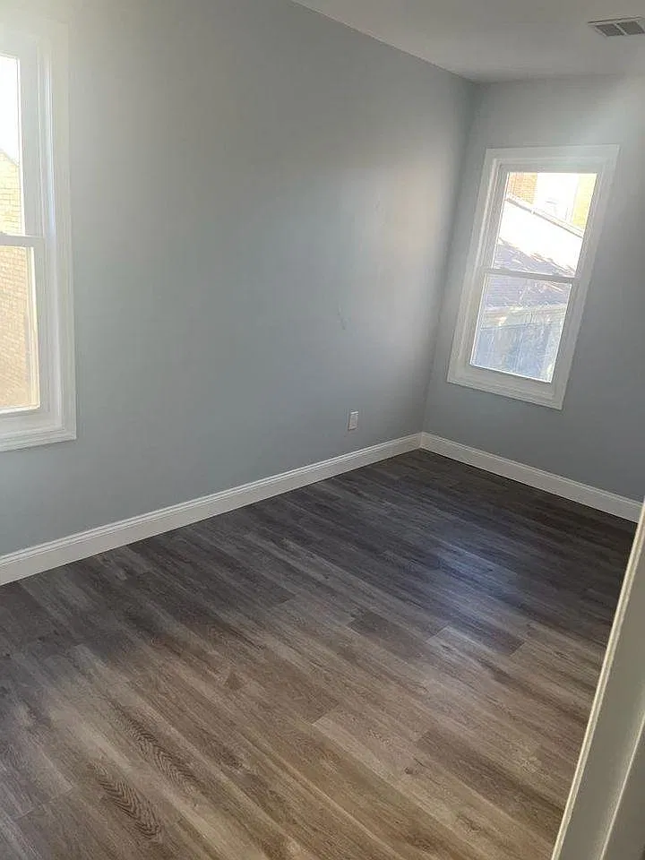 98 Brook St — Photo 1