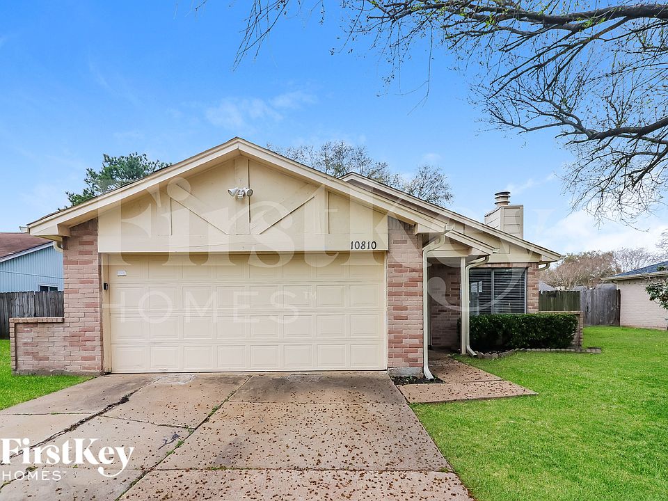 1st image of 10810 Lakewood Oaks Dr