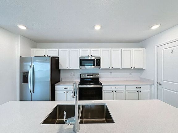 3rd image of 4290 Sunny Creek Pl