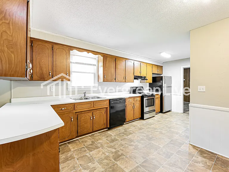 108 Mulberry St — Photo 6