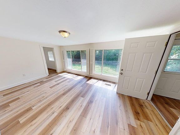 4th image of 519 S Edgewood Cir