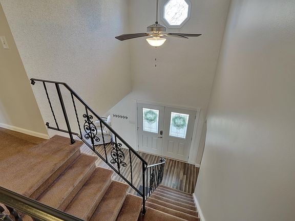 4th image of 560 Parkwood Ave