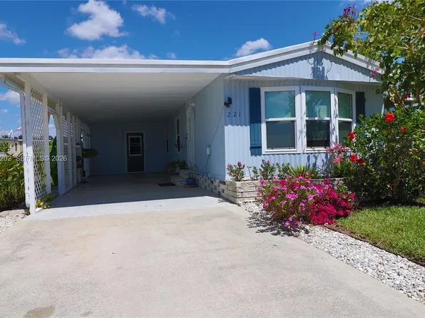 221 Grassy Key Ln, Naples, FL 34114