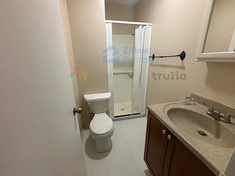 733 Montana Ave — Photo 9